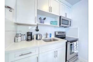 326 Wilson St APT 205, Hollywood, FL 33019, - MLS#A12006777
