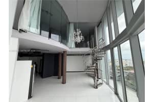 690 Sw 1st Ct Phi-01, Miami
