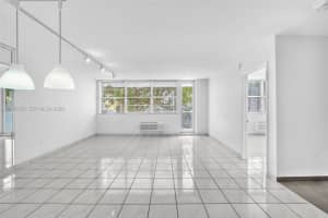 5313 Collins Ave APT 204, Miami Beach, FL 33140, - MLS#A12006790
