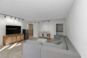 9394 SW 77th Ave APT F4, Miami, FL 33156, - MLS#A12006800