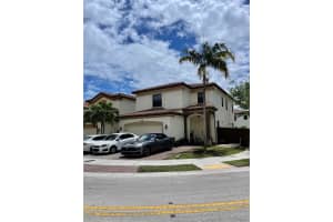 10086 Nw 89th Ter, Doral