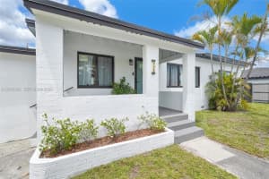 335 W 60th St, Hialeah