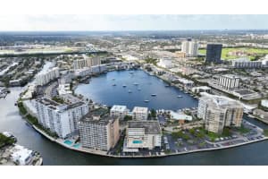 427 Golden Isles Dr 7j, Hallandale Beach