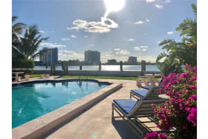 2250 Bay Dr 8, Miami Beach