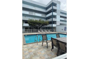 8261 Nw 8th St 130, Miami