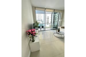 Avenue on Brickell, 1050 Brickell Ave APT 1504, Miami, FL 33131, - MLS#A12007391