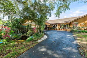 10651 SW 27th St, Davie, FL 33328, - MLS#A12007482
