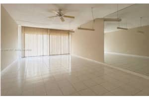 900 SW 12th Ct APT 110, Fort Lauderdale, FL 33315, - MLS#A12007531