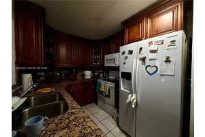 5201 Nw 7th St 104, Miami