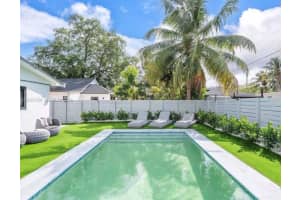 400 Nw 40th St, Miami