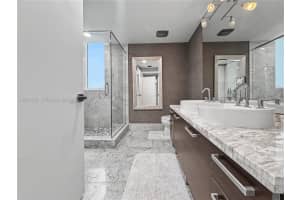 Vizcayne, 253 NE 2nd St APT 1003, Miami, FL 33132, - MLS#A12007726