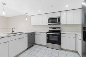 9187 Fontainebleau Blvd 405 5, Miami, FL 33172, - MLS#A12007858