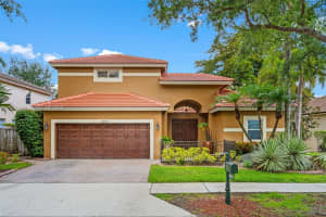 16403 Diamond Head Dr, Weston