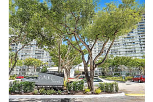 Parking lot, 3731 N Country Club Dr ph-24, Aventura, FL 33180, - MLS#A12008041