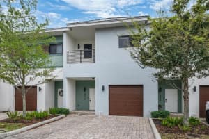 4416 Nw 9th St, Plantation