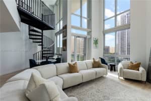 300 S Biscayne Blvd L-1014, Miami