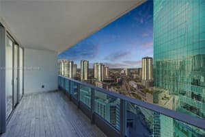 200 Biscayne Boulevard Way 3613, Miami