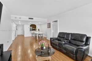 3675 N Country Club Dr APT 410, Aventura, FL 33180, - MLS#A12008183