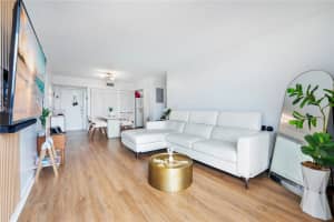 8261 NW 8th St APT 231, Miami, FL 33126, - MLS#A12008200