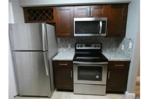 2420 Nw 33rd St 1004, Oakland Park