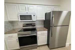 2811 N Oakland Forest Dr 102, Oakland Park