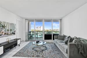 100 Bayview Dr APT 401, Sunny Isles Beach, FL 33160, - MLS#A12008360