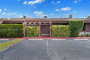 2679 S Parkview Dr, Hallandale Beach