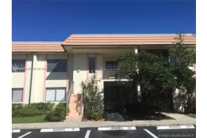 405 Lakeview Dr 202, Weston