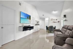 9503 Sw 140th Ct 9503, Miami
