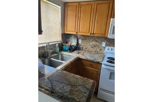 403 Nw 84th St 403, Miami