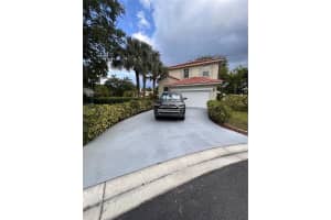 4852 Nw 19th St, Coconut Creek