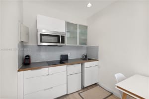 2445 Lake Pancoast Dr APT M, Miami Beach, FL 33140, - MLS#A12008483