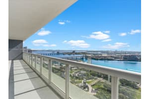 50 Biscayne Blvd 3308, Miami