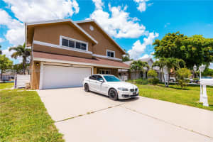 510 NW 207th Ave, Pembroke Pines, FL 33029, - MLS#A12008722