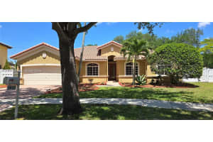 2823 Poinciana Cir, Cooper City