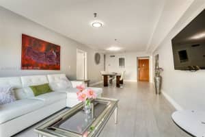 250 181st Dr 102, Sunny Isles Beach