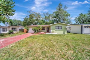 565 Ne 160th St, Miami