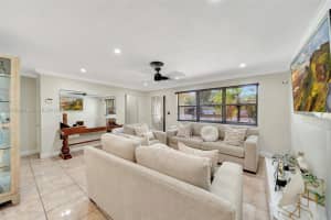 565 NE 160th St, Miami, FL 33162, - MLS#A12008808
