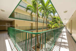 8320 Nw 8th St 2-213, Miami