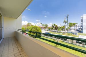 8320 NW 8th St #2213, Miami, FL 33126, - MLS#A12008898