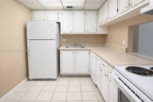 470 Executive Center Dr APT 2D, West Palm Beach, FL 33401, - MLS#A12008928