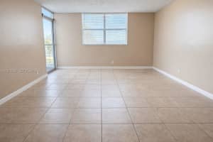 470 Executive Center Dr APT 2D, West Palm Beach, FL 33401, - MLS#A12008928