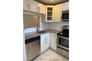 300 Nw 107th Ave 103, Miami