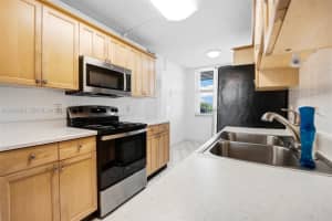 250 Jacaranda Dr Apartment 508, Plantation, FL 33324, - MLS#A12009268