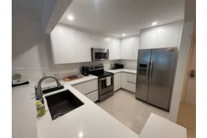 2301 Collins Ave 427, Miami Beach