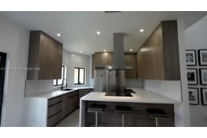 7963 Nw 195th Ter, Hialeah