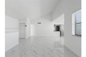 10010 Nw 9th St Cir 203, Miami