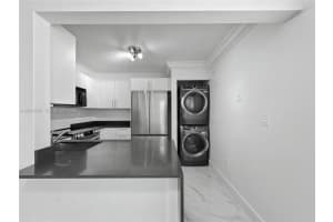 10010 NW 9th St Cir APT 203, Miami, FL 33172, - MLS#A12009334