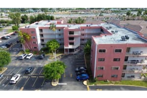 8425 Nw 8th St 303, Miami