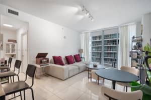 79 SW 12th St Apt 2908-S, Miami, FL 33130, - MLS#A12009474